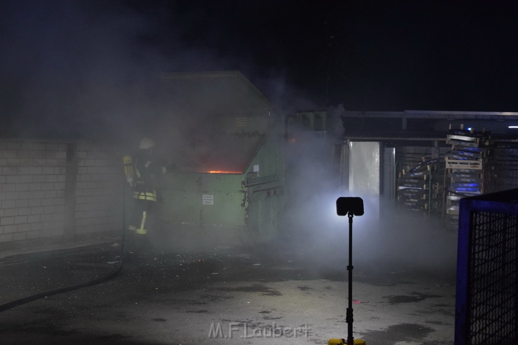 Feuer Papp Presscontainer Koeln Hoehenberg Bochumerstr P081.JPG - Miklos Laubert